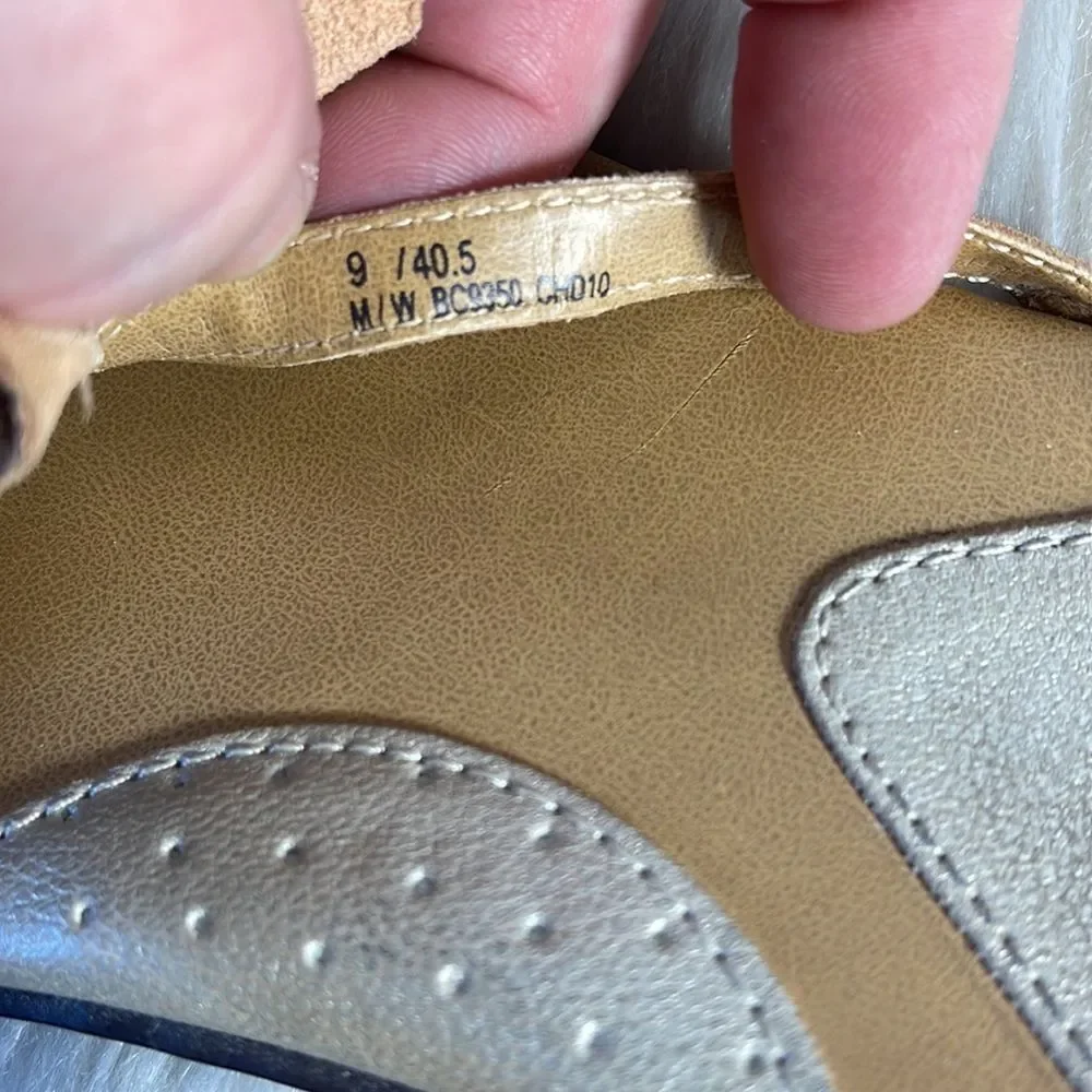 Born BOC Champagne Floral Cutout Thong Sandals‎ Sz 9